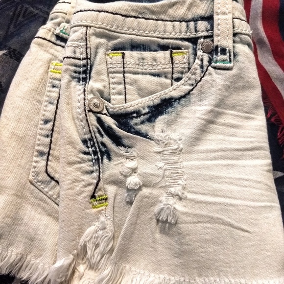 Tilly's HYDRAULIC | Acid Washed Mini Shorts - Picture 2 of 8